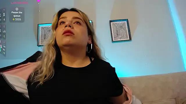 Sweet_Bella_Valery from StripChat is Freechat