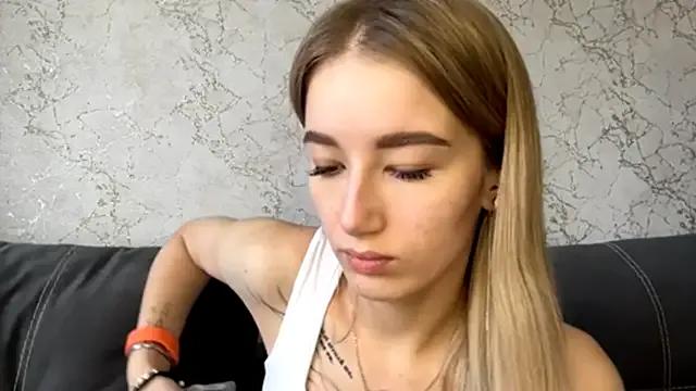 SweetCatherine from StripChat is Freechat