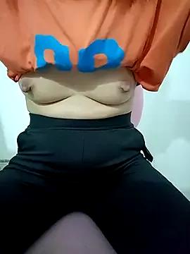 SweetGirl2k2 from StripChat