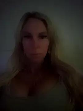 SweetInnocentMilf from StripChat is Freechat