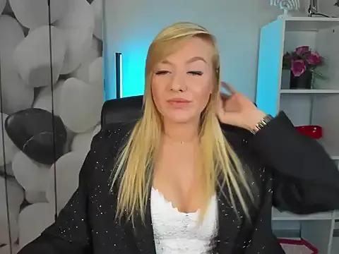 SweetLaura2 from StripChat is Freechat