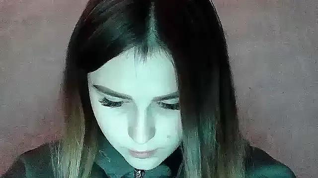 SweetLoraa from StripChat is Freechat