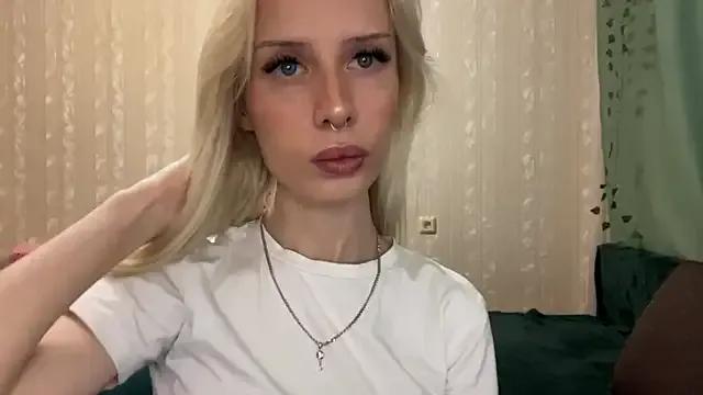 SwitchedFiver from StripChat is Freechat