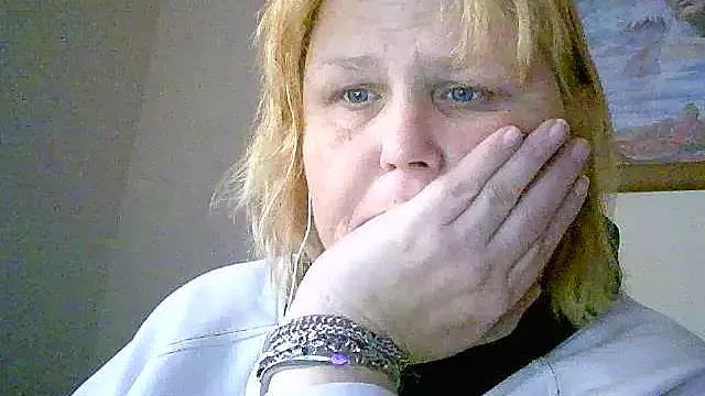 Sylviastar46 from StripChat is Freechat