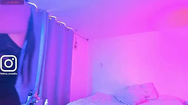 tellmemaddie from StripChat is Freechat