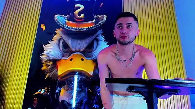 Thegolden_boys from StripChat is Freechat