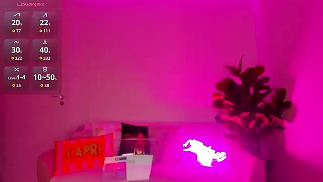 TiaBelle from StripChat is Freechat