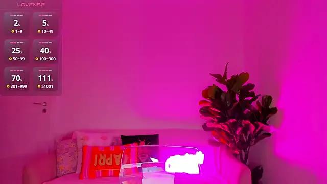 TiaBelle from StripChat is Freechat