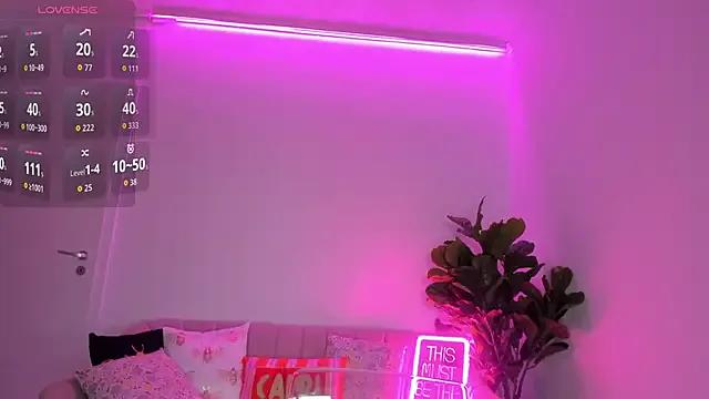 TiaBelle from StripChat is Freechat