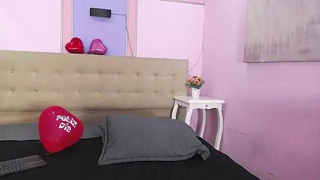tiiny_emilly from StripChat is Freechat