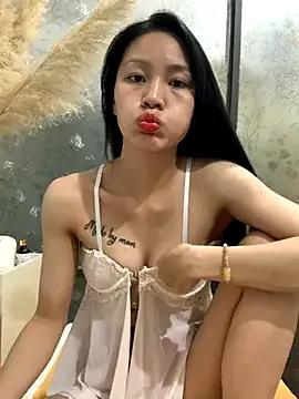 Tiny-122 from StripChat is Freechat