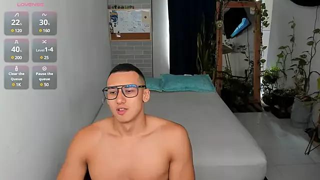 Travis_bakerr from StripChat is Freechat