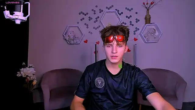 travis_wolf_ from StripChat is Freechat