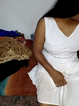 Unique_MomandDaughterrs from StripChat is Freechat