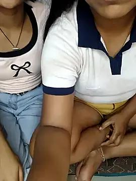 Unique_MomandDaughterrs from StripChat is Freechat