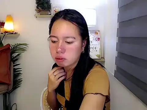 Ur_lovely_kim from StripChat is Freechat