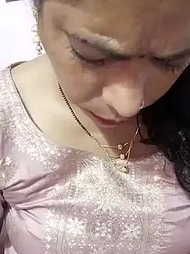 Urmila_bhabhii from StripChat is Freechat