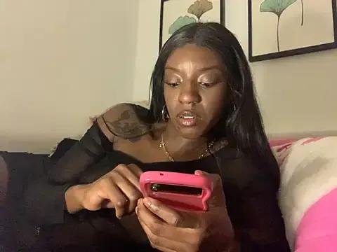 Vanessa0wnesHim from StripChat is Freechat