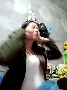 vangkt-cute from StripChat is Freechat