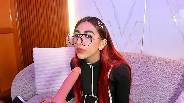 venusevanss from StripChat is Freechat