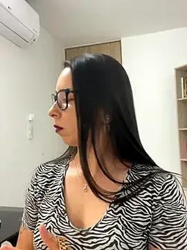 Vicky_ro from StripChat is Freechat