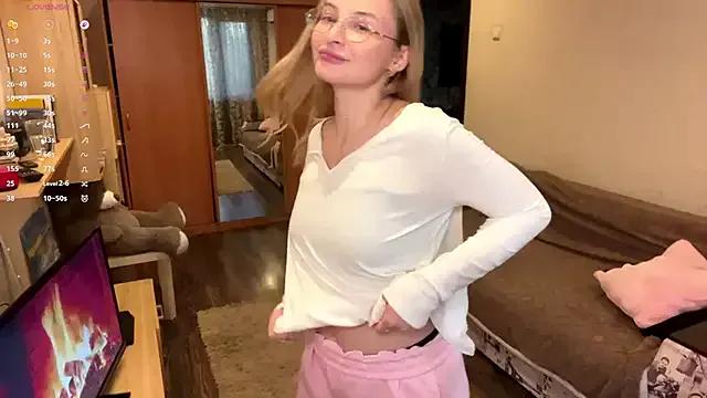 VictoriaMystery from StripChat is Freechat