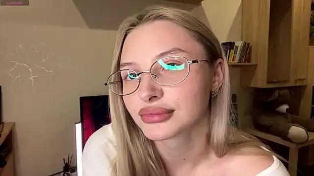 VictoriaMystery from StripChat is Freechat