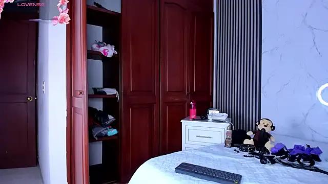VictoriaSanz_ from StripChat is Freechat