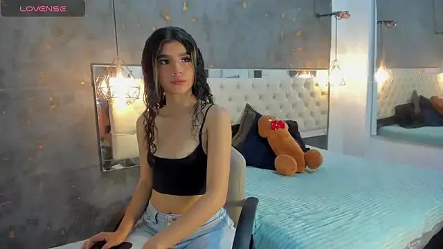 Viiolettlopez from StripChat