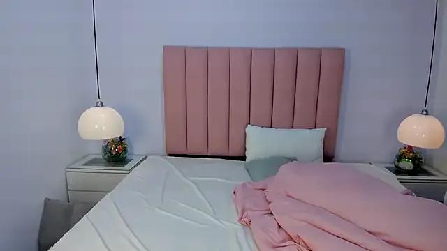 VioletaShine from StripChat is Freechat