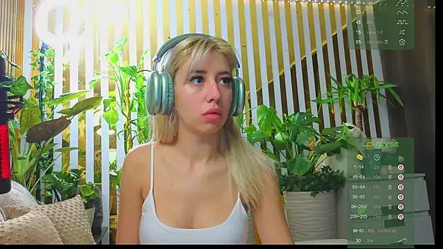 Violetttttta from StripChat is Freechat