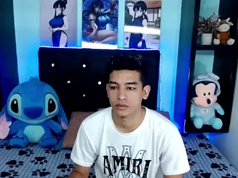 x_Aaron_x from StripChat is Freechat