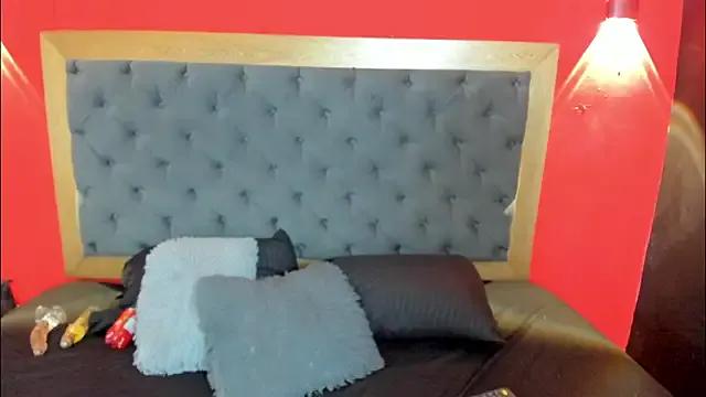 Xiomara_Stwart from StripChat is Freechat