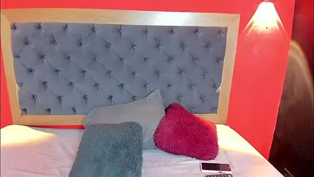 Xiomara_Stwart from StripChat is Freechat