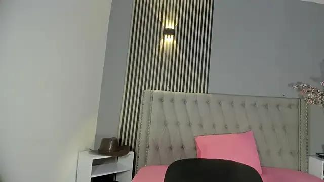 Xiomara_Stwart from StripChat is Freechat