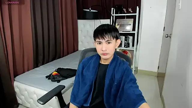 XloverXsiantwink from StripChat is Freechat