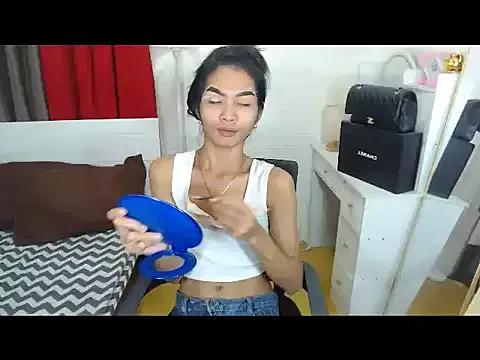 XxWildTsClaraHugeCockxX from StripChat is Freechat