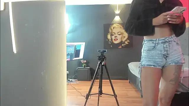 YayaHilton from StripChat is Freechat