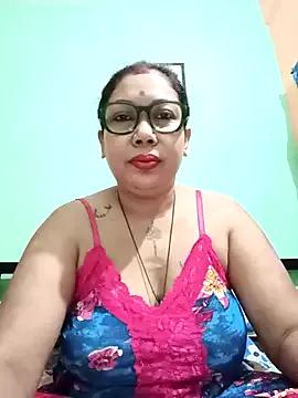 YOUR_LOVELY-40 from StripChat is Freechat