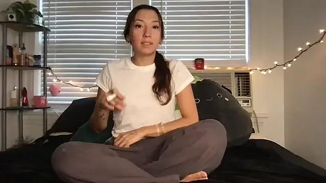 yoursweetestlilly from StripChat is Freechat