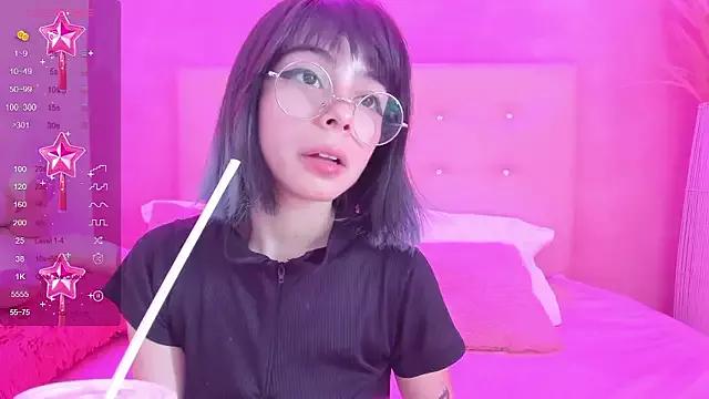 YUKII-UWU from StripChat is Freechat