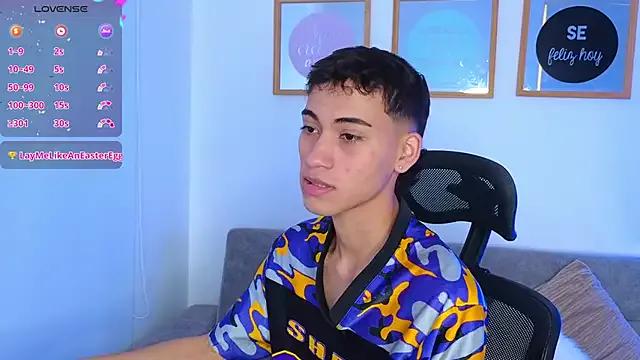 yulian_vasquez from StripChat is Freechat