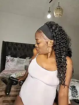 Yummychoklit from StripChat