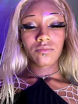 yunniq from StripChat is Freechat