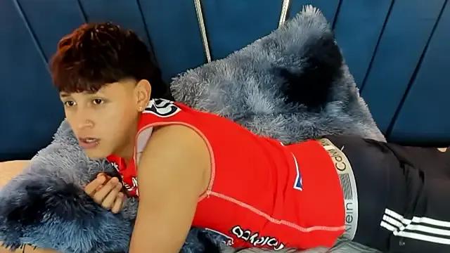 zeusapollofuck from StripChat is Freechat