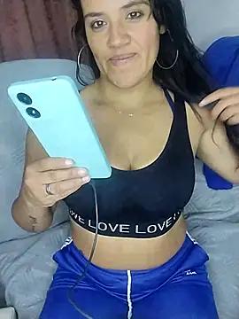 zhayra_rose from StripChat is Freechat