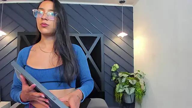 zoe_martins_ from StripChat is Freechat